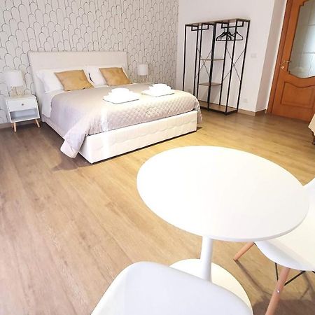 Twin Room Apulia Accommodation - Bari Policlinico Екстер'єр фото
