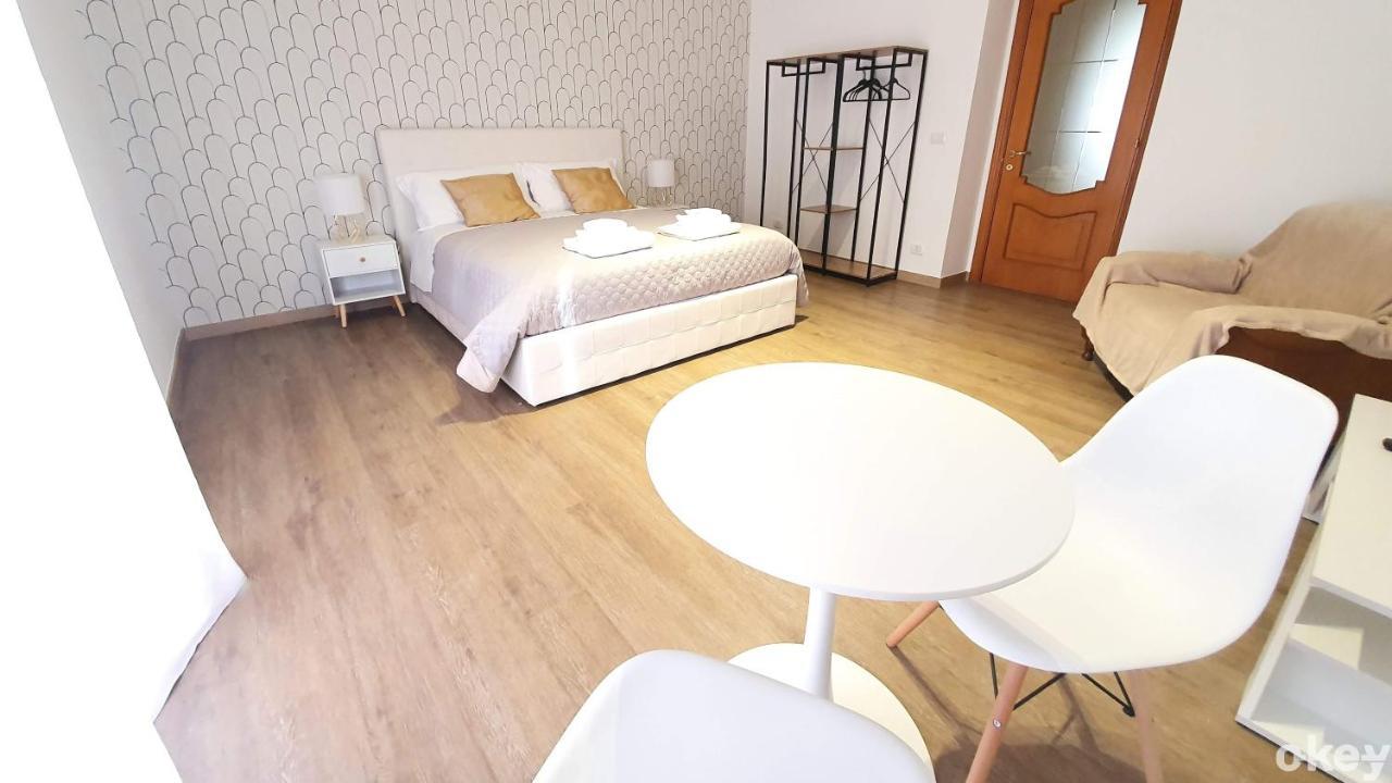 Twin Room Apulia Accommodation - Bari Policlinico Екстер'єр фото