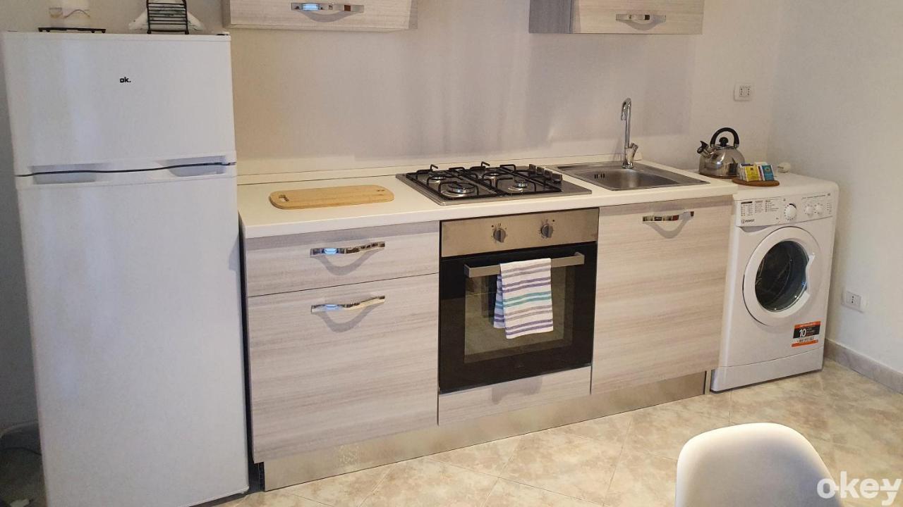 Twin Room Apulia Accommodation - Bari Policlinico Екстер'єр фото